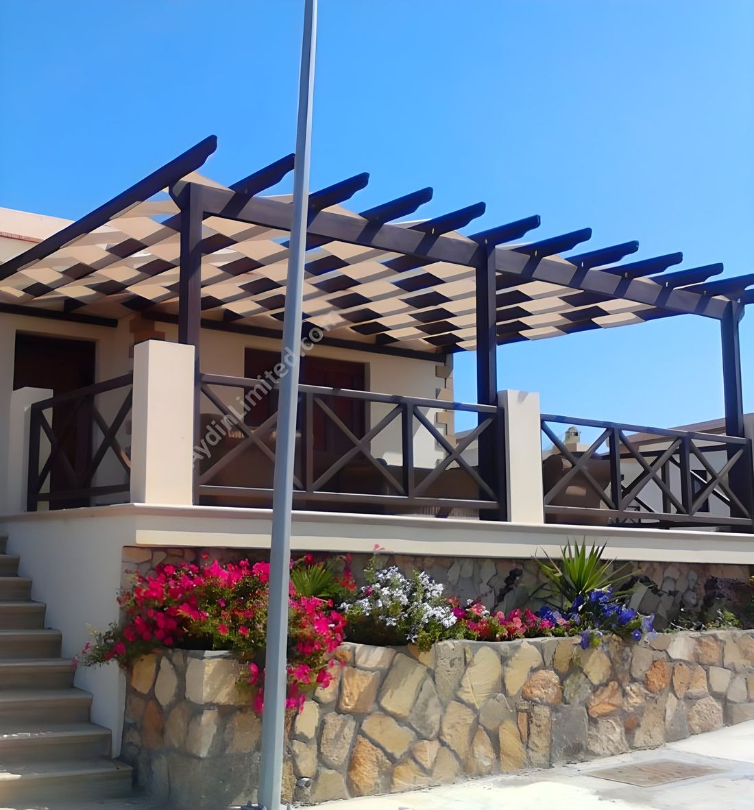 Şaşırtmalı Klasik Pergola